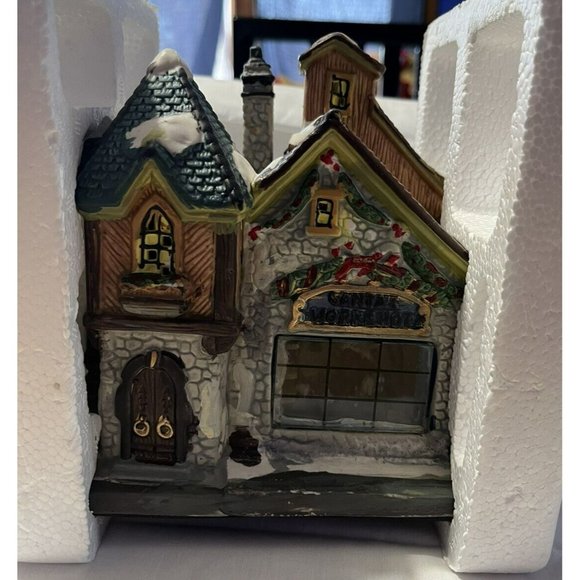 porcelain Santa’s Workshopwith lights inside,  Power Cord, Bulb And Glass Window - Picture 3 of 8